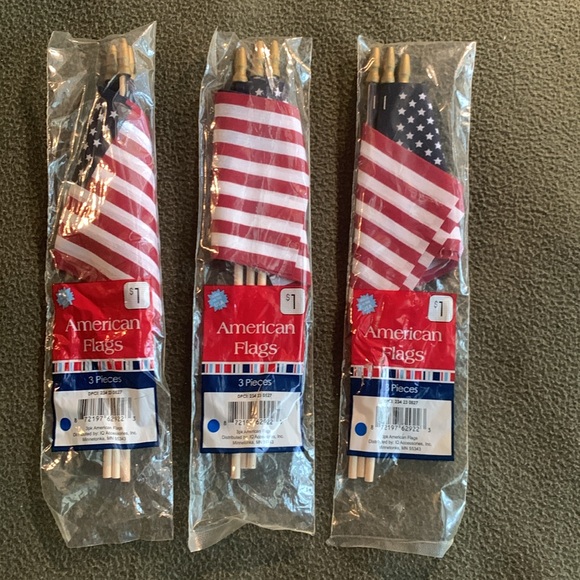 Midwest of Cannon Falls wooden Uncle Sam. Approx 4” x 11”.  Comes w/ flags - Picture 7 of 9